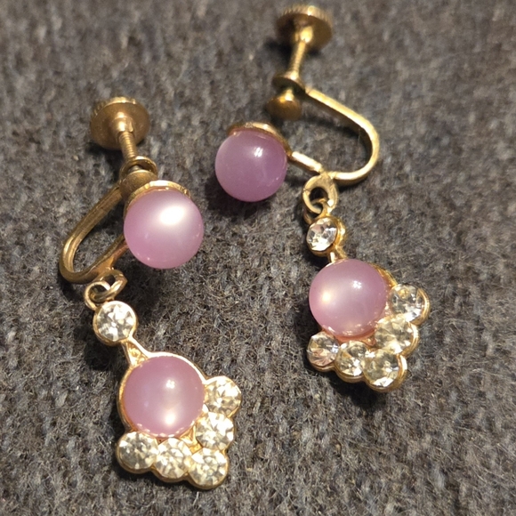 Unsigned Jewelry - Vintage Pair Of Earrings Pink Faux Pearl & Rhinestone Dangle Screwback Spring